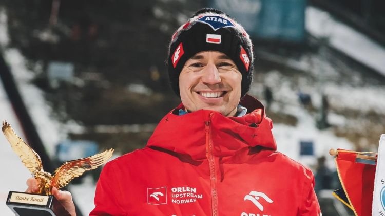 Kamil Stoch zakończył karierę. Oddał ostatni skok w konkursie Pucharu Świata w Planicy 1 - Polskie Radio Rzeszów Kamil Stoch zakończył karierę. Oddał ostatni skok w konkursie Pucharu Świata w Planicy