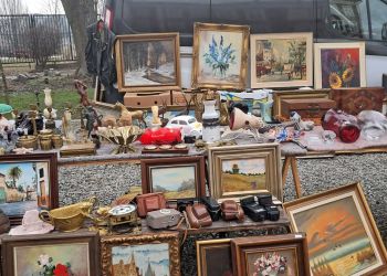 Giełda staroci w&nbsp;Rzeszowie. Kolekcjonerzy szukali przedmiotów „z duszą”