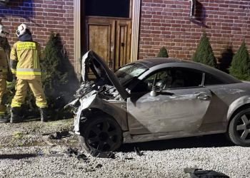 Nocne wypadki i&nbsp;kolizje na&nbsp;Podkarpaciu. Samochody uderzyły w&nbsp;drzewo i&nbsp;budynki