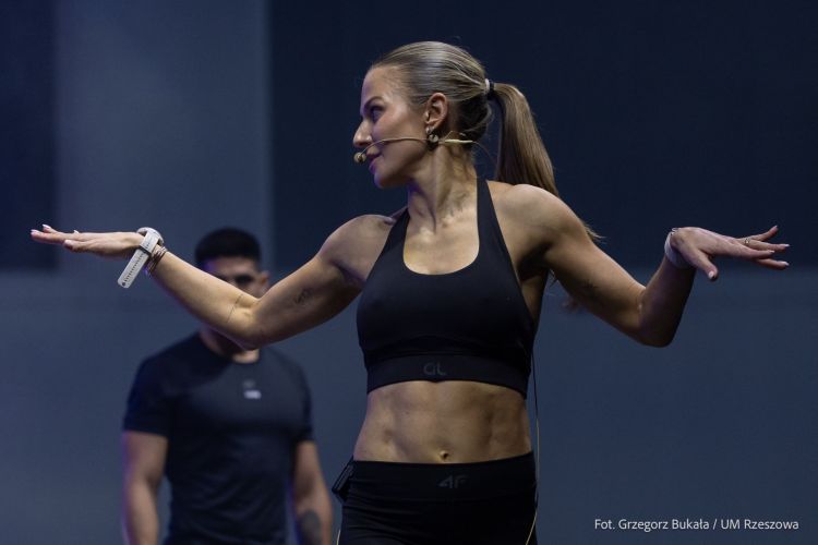 „Healthy Day z Anną Lewandowską” w Rzeszowie. Wspólny trening z okazji Dnia Kobiet 1 - Polskie Radio Rzeszów „Healthy Day z Anną Lewandowską” w Rzeszowie. Wspólny trening z okazji Dnia Kobiet