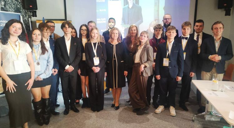 Finał Podkarpackiej Ligi Debat 2026 w&nbsp;Rzeszowie. Zwyciężyła drużyna z&nbsp;Dębicy