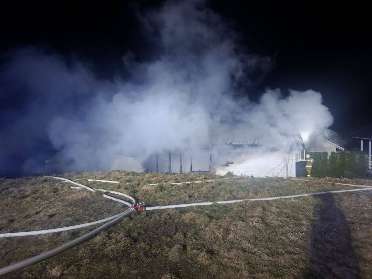 Nocny pożar w&nbsp;Polańczyku. Spłonął domek wypoczynkowy