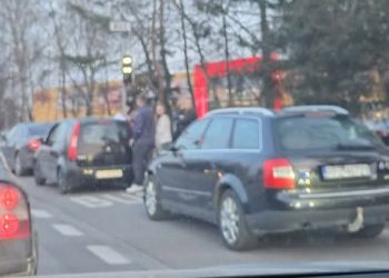 Kolizja trzech samochodów na ulicy Powstańców Warszawy w Rzeszowie 3 - Polskie Radio Rzeszów Kolizja trzech samochodów na ulicy Powstańców Warszawy w Rzeszowie