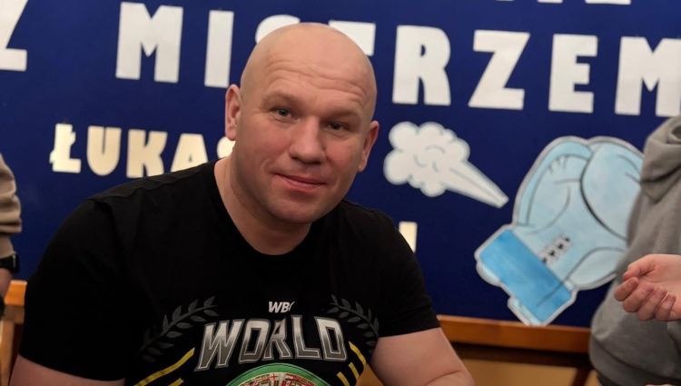 Łukasz Różański ranny w wypadku na S19. Bokser trafił do szpitala 1 - Polskie Radio Rzeszów Łukasz Różański ranny w wypadku na S19. Bokser trafił do szpitala