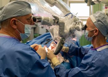 Pacjent znów słyszy. Pierwszy taki zabieg w&nbsp;szpitalu w&nbsp;Rzeszowie