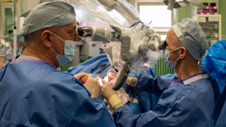 Pacjent znów słyszy. Pierwszy taki zabieg w&nbsp;szpitalu w&nbsp;Rzeszowie