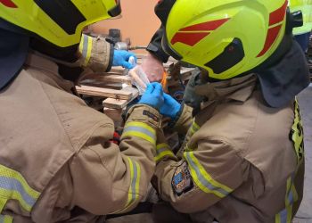 Mężczyzna przybił sobie palec do&nbsp;palety, na&nbsp;pomoc ruszyli strażacy