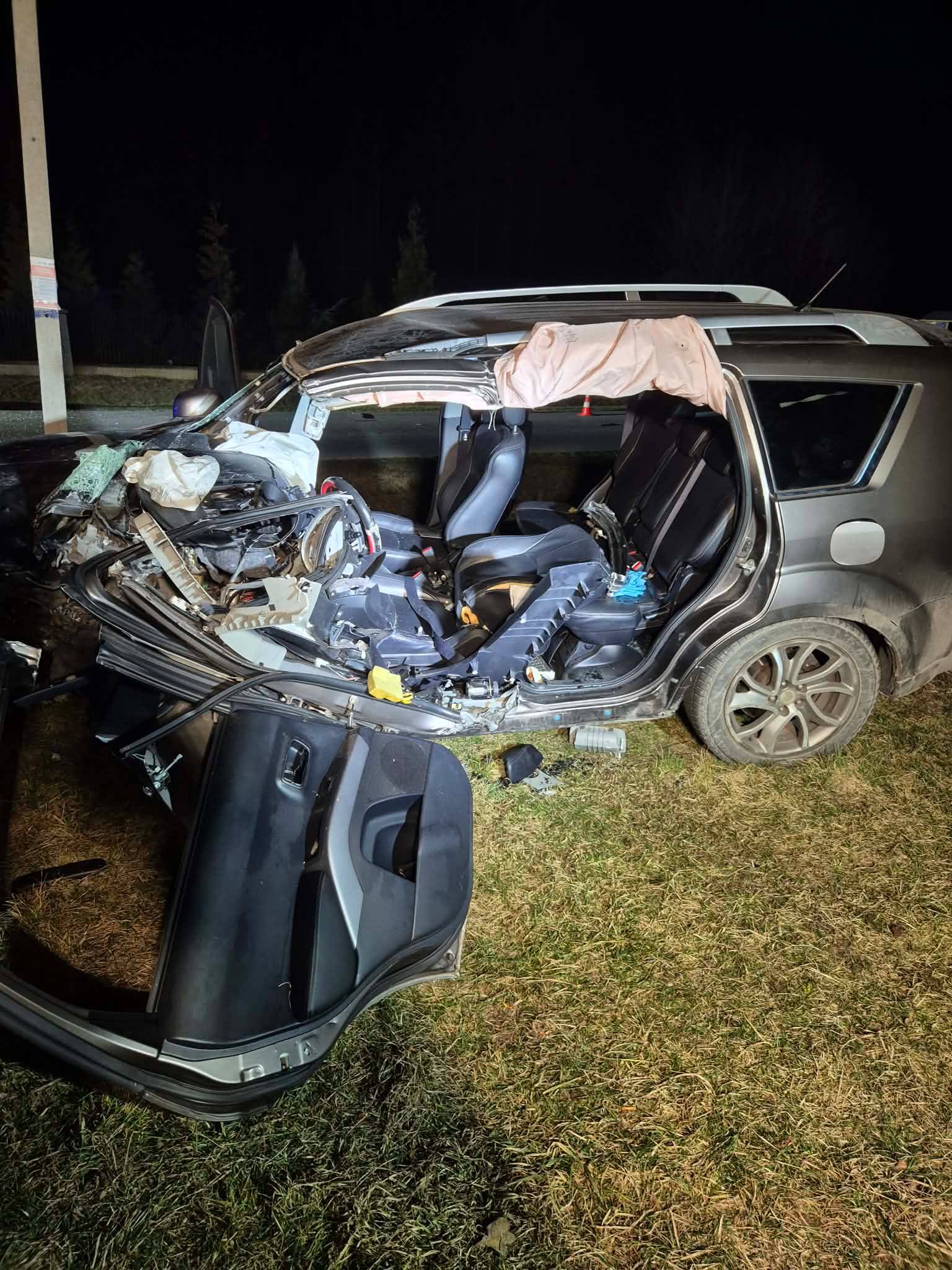 Zderzenie koparki z osobówką. Jeden z kierowców trafił do szpitala - Polskie Radio Rzeszów