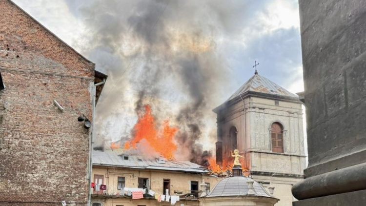 Rosyjski dron uderzył w&nbsp;centrum Lwowa. Uszkodzone zabytki i&nbsp;ranni cywile