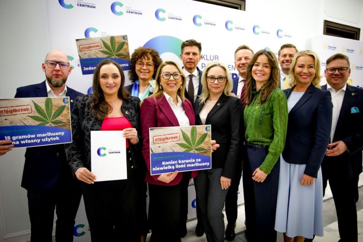 Do&nbsp;15 gramów marihuany bez&nbsp;kary? Projekt zmian trafił do&nbsp;Sejmu