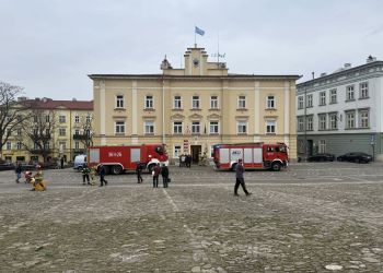 Alarm bombowy w&nbsp;Przemyślu, ewakuowano pracowników i&nbsp;petentów urzędu [AKTUALIZACJA]