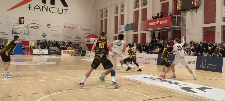Jedenasta wygrana koszykarzy Sokoła Łańcut przed&nbsp;własną widownią