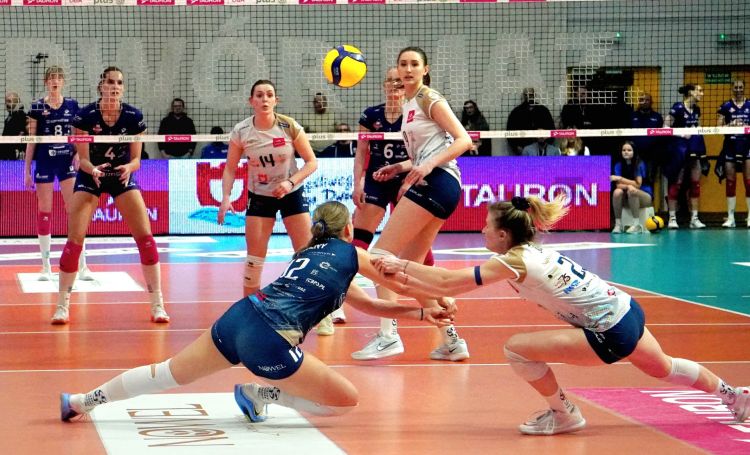 KS DevelopRes Rzeszów triumfuje po meczu z EcoHarpoon Nowy Dwór Mazowiecki 1 - Polskie Radio Rzeszów KS DevelopRes Rzeszów triumfuje po meczu z EcoHarpoon Nowy Dwór Mazowiecki