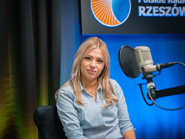 K. Śmiałowska-Cieplak: Sam zakaz telefonów w szkołach nie wystarczy 1 - Polskie Radio Rzeszów K. Śmiałowska-Cieplak: Sam zakaz telefonów w szkołach nie wystarczy