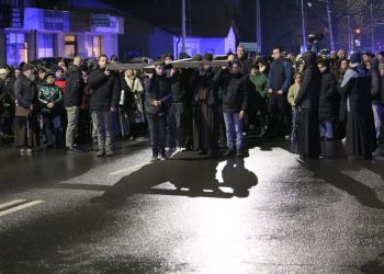 Droga Krzyżowa ulicami Sędziszowa Małopolskiego. Wierni przeszli w&nbsp;deszczu