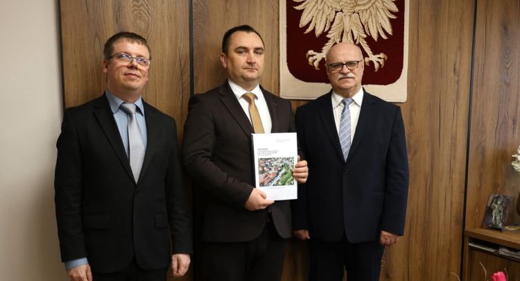 Wielopole Skrzyńskie chce odzyskać prawa miejskie. 1 - Polskie Radio Rzeszów Wielopole Skrzyńskie chce odzyskać prawa miejskie.