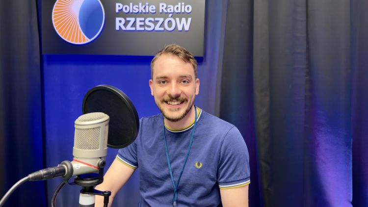 Grupa Stacja B.&nbsp;z&nbsp;Ustrzyk Dolnych wydaje nową płytę pt.&nbsp;„Sługa Karnawału”