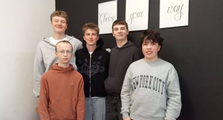 Uczniowie z&nbsp;Dębicy nadają nowe życie starym ubraniom. Rusza akcja „Vintage Reborn”