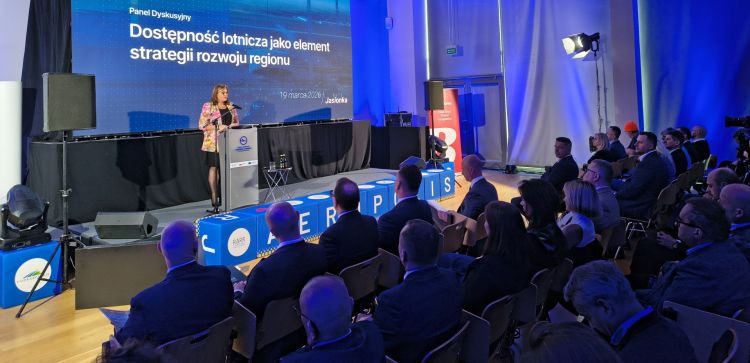 Lotnisko w&nbsp;Jasionce napędza gospodarkę. Nawet 20 tys. miejsc pracy