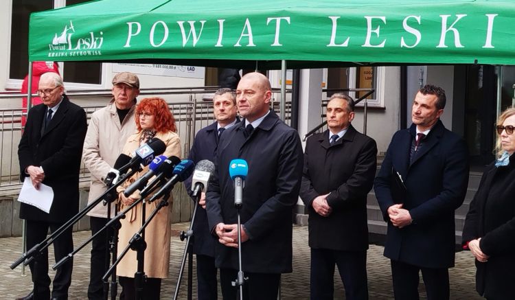 Szpital w&nbsp;Lesku na&nbsp;skraju upadku. 162 miliony długu i&nbsp;brak pieniędzy na&nbsp;pensje