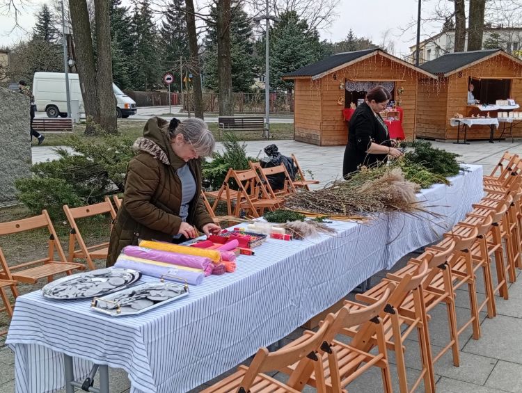 Wielkanocny jarmark w Nowej Dębie. Tradycja, rękodzieło i atrakcje dla mieszkańców 1 - Polskie Radio Rzeszów Wielkanocny jarmark w Nowej Dębie. Tradycja, rękodzieło i atrakcje dla mieszkańców