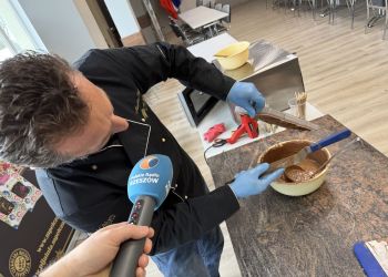 Mistrz cukiernictwa i&nbsp;właściciel pasieki z&nbsp;Podkarpacia połączyli siły, stworzyli czekoladę