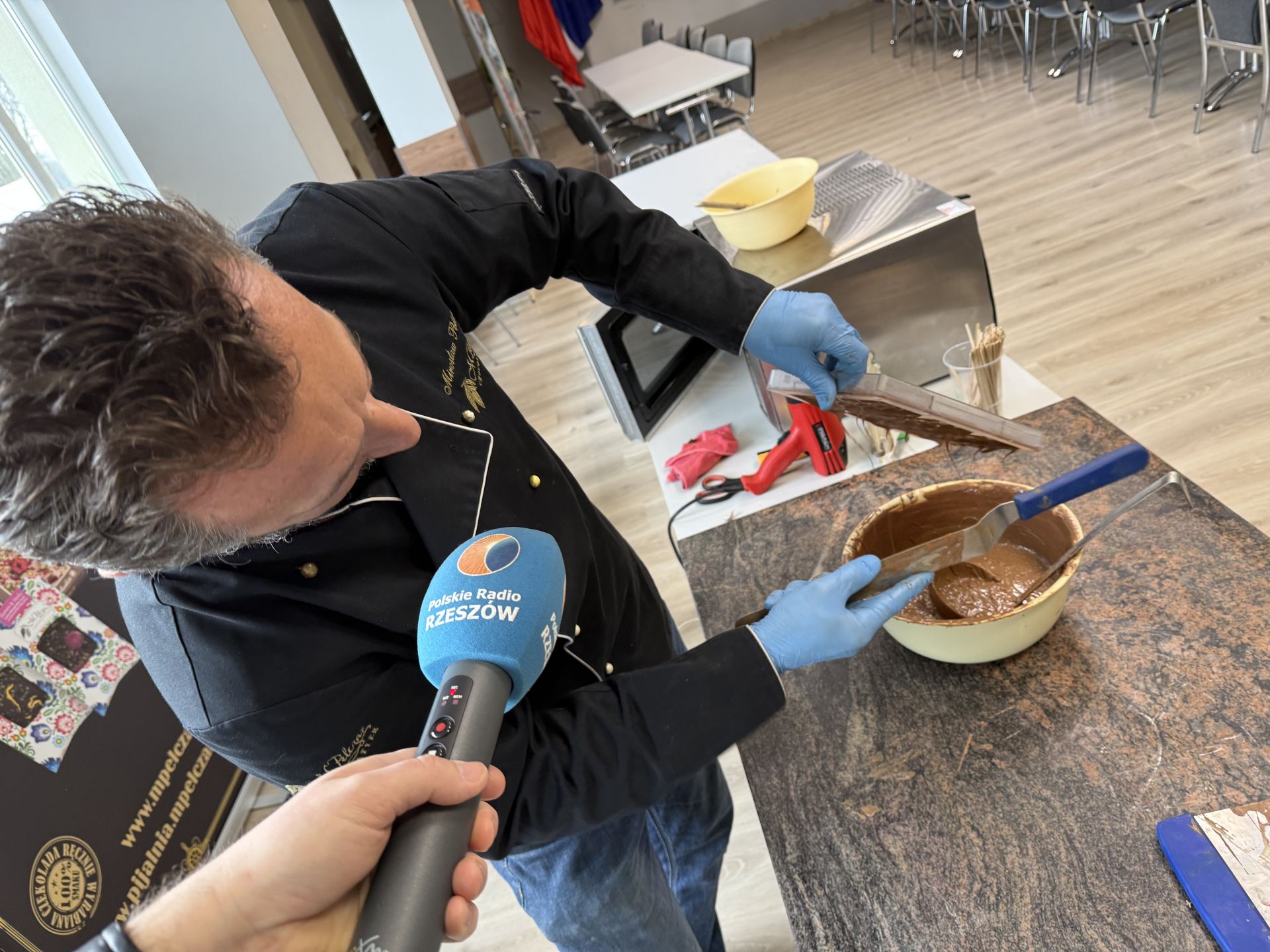 Mistrz cukiernictwa i właściciel pasieki z Podkarpacia połączyli siły, stworzyli czekoladę - Polskie Radio Rzeszów