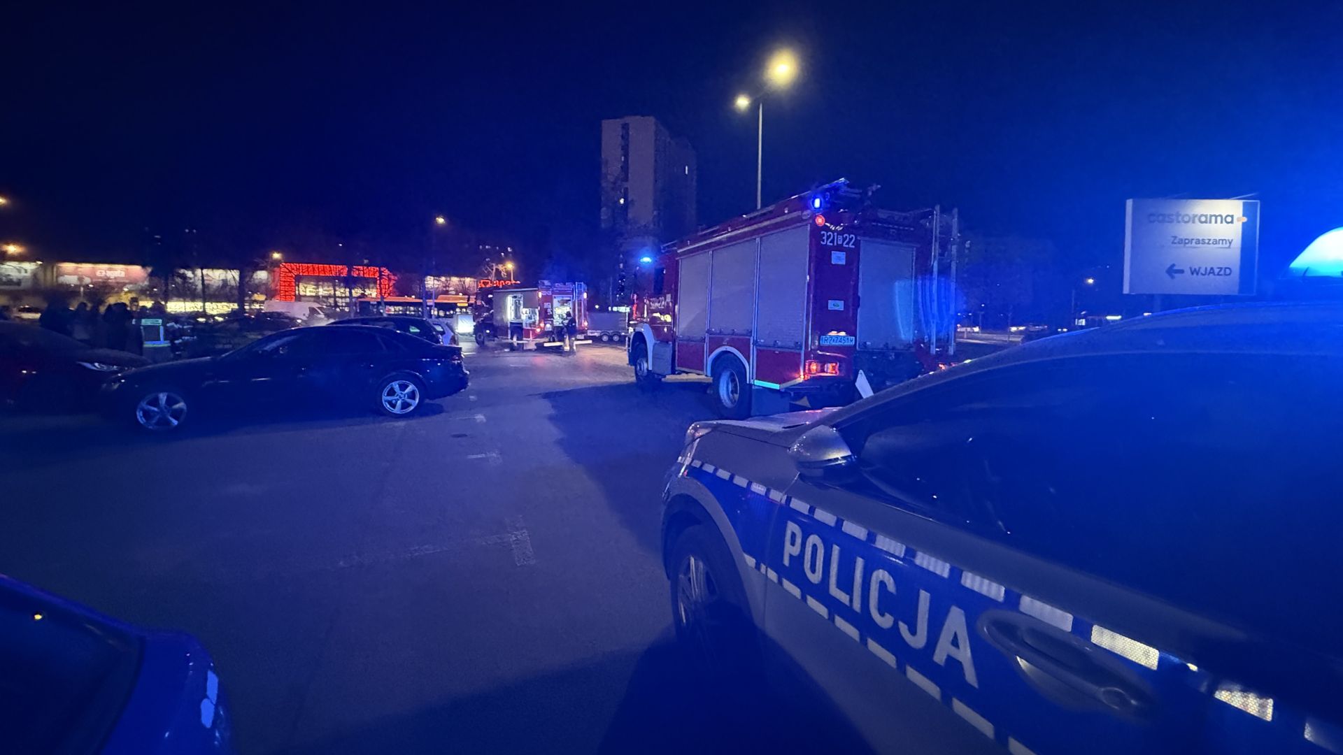 Pożar samochodu na parkingu przy markecie budowlanym w Rzeszowie [AKTUALIZACJA] - Polskie Radio Rzeszów