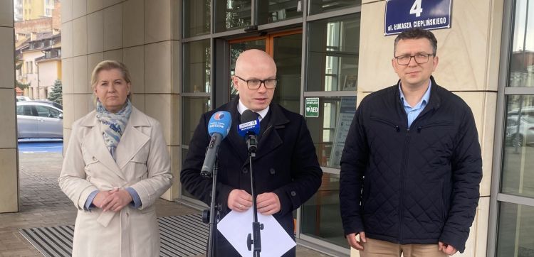 Radni PiS z Podkarpacia popierają pomysł Polskiego Funduszu Inwestycji Obronnych „Safe 0 procent” 1 - Polskie Radio Rzeszów Radni PiS z Podkarpacia popierają pomysł Polskiego Funduszu Inwestycji Obronnych „Safe 0 procent”