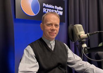 Ks.&nbsp;P.&nbsp;Potyrała: Wolontariusze już drugi dzień zbierają żywność przed&nbsp;sklepami