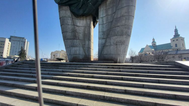 Kto posprzątał Pomnik Czynu Rewolucyjnego? Tajemnicze nocne sprzątanie
