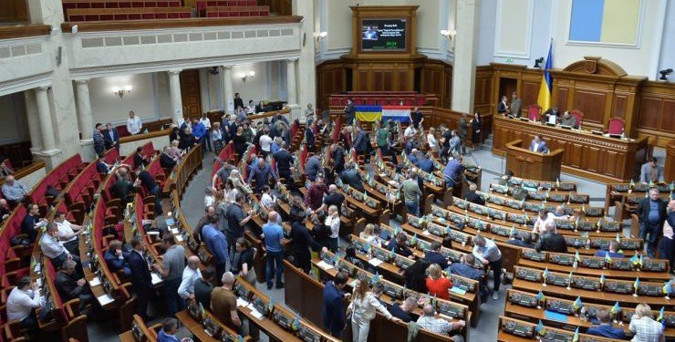 Około 40 ukraińskich posłów chce zrzec się mandatu