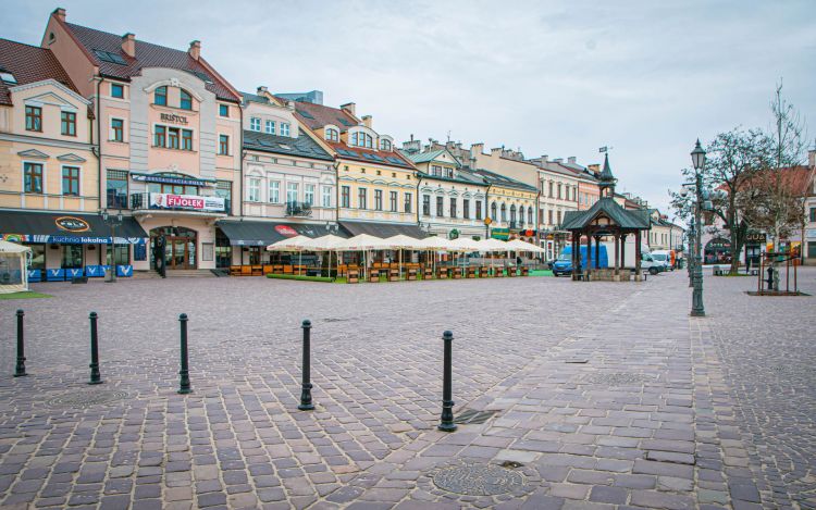Ogródki letnie wrócą na Rynek w Rzeszowie. Miasto ogłasza przetarg 1 - Polskie Radio Rzeszów Ogródki letnie wrócą na Rynek w Rzeszowie. Miasto ogłasza przetarg