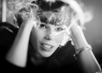 Rzeszowianka Żaneta Łabudzka w&nbsp;filmie „Sny pełne dymu”. Produkcja bez&nbsp;dystrybutora trafia do&nbsp;widzów