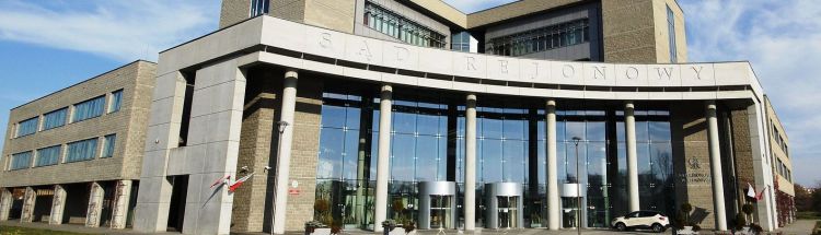 Ewakuacja Sądu Rejonowego w&nbsp;Rzeszowie. Wszyscy przebywający w&nbsp;budynku musieli go&nbsp;opuścić [AKTUALIZACJA]