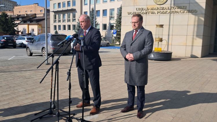 Spór o&nbsp;ceny paliw. Politycy z&nbsp;Podkarpacia o&nbsp;akcyzie, VAT i&nbsp;marżach