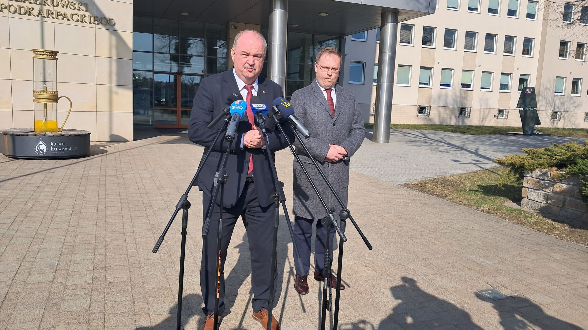 Spór o ceny paliw. Politycy z Podkarpacia o akcyzie, VAT i marżach - Polskie Radio Rzeszów