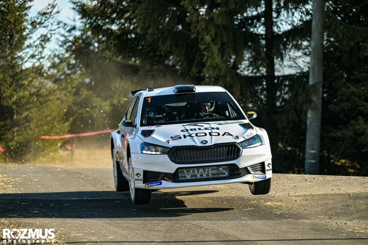 Michta i&nbsp;Mrowczyk prowadzą w&nbsp;Rajdzie Ziemi Sanockiej