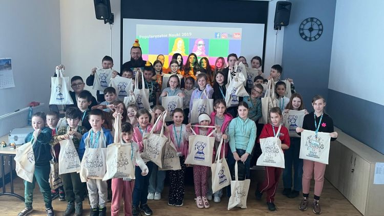 Semestr letni Dziecięcego Uniwersytetu Technicznego rozpoczęty w Rzeszowie. Tematem pierwszego wykładu było cyberbezpieczeństwo 1 - Polskie Radio Rzeszów Semestr letni Dziecięcego Uniwersytetu Technicznego rozpoczęty w Rzeszowie. Tematem pierwszego wykładu było cyberbezpieczeństwo