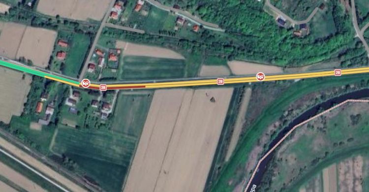 Wypadek na&nbsp;DK28 w&nbsp;Trzcinicy. Jedna osoba ranna, ruch wahadłowy