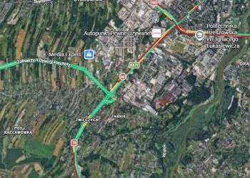 Uwaga kierowcy! Zderzenie busa i&nbsp;osobówki w&nbsp;Rzeszowie