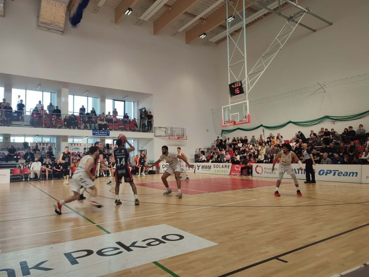Koszykarze Resovii pokonali lidera! 1 - Polskie Radio Rzeszów Koszykarze Resovii pokonali lidera! - Polskie Radio Rzeszów