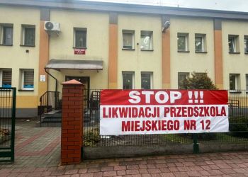 Rekrutacja do Przedszkola Miejskiego nr 12 w Mielcu przywrócona. Decyzja po protestach rodziców 4 - Polskie Radio Rzeszów Rekrutacja do Przedszkola Miejskiego nr 12 w Mielcu przywrócona. Decyzja po protestach rodziców