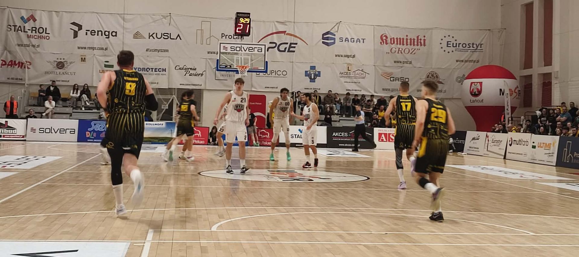 Jedenasta wygrana koszykarzy Sokoła Łańcut przed własną widownią - Polskie Radio Rzeszów