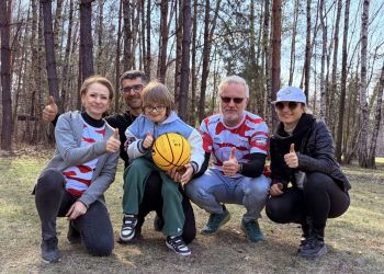 Przybij piątkę z Gabrysiem. Blisko 200 osób pobiegło dla 10-letniego chłopca 2 - Polskie Radio Rzeszów Przybij piątkę z Gabrysiem. Blisko 200 osób pobiegło dla 10-letniego chłopca - Polskie Radio Rzeszów
