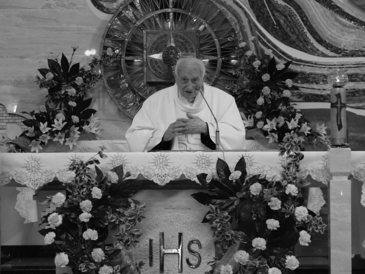 Pogrzeb ks. Jana Kozioła w Stalowej Woli. Miasto ogłasza dzień żałoby 1 - Polskie Radio Rzeszów Pogrzeb ks. Jana Kozioła w Stalowej Woli. Miasto ogłasza dzień żałoby