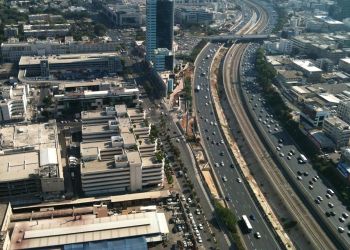 Najwyższy rangą irański urzędnik zabity. W&nbsp;odwecie Iran ostrzelał Tel Awiw