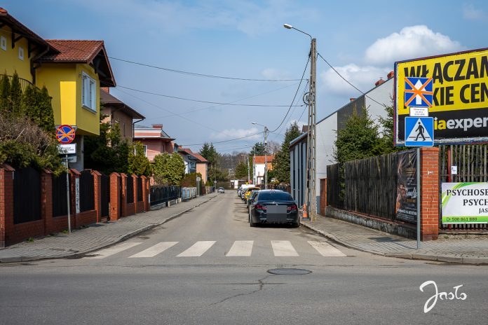 Nowa organizacja ruchu w Jaśle. Ulica Śniadeckich już jednokierunkowa 1 - Polskie Radio Rzeszów Nowa organizacja ruchu w Jaśle. Ulica Śniadeckich już jednokierunkowa
