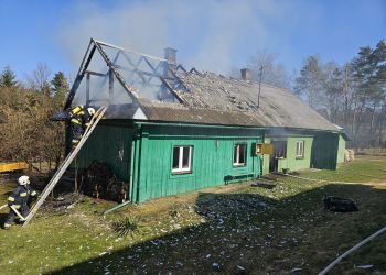 Tragiczny pożar w Orzechówce w powiecie brzozowskim. Nie żyje kobieta 2 - Polskie Radio Rzeszów Tragiczny pożar w Orzechówce w powiecie brzozowskim. Nie żyje kobieta