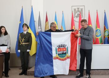 Brazylijczyk przejechał ponad 10 tysięcy kilometrów, by&nbsp;odwiedzić grób syna we&nbsp;Lwowie